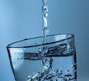 Laica XXL Milano filtrační konvice, červená QuickFill otvor